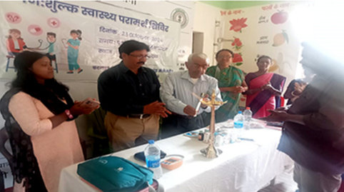 Lamp lighting at a community health programme